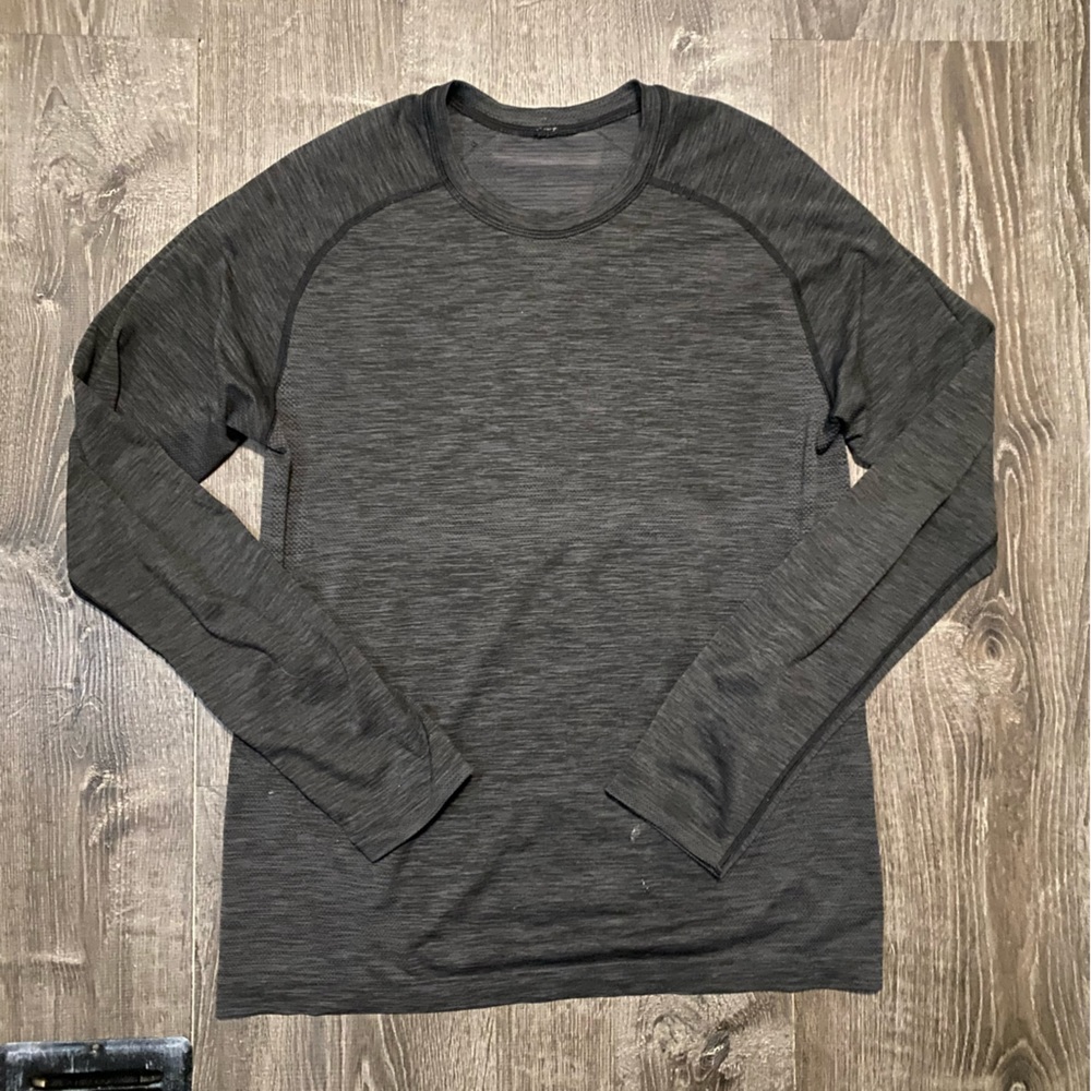 Mens lulumenon long sleeve shirt men’s size medium good fit
